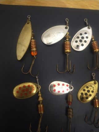 Lote nº 4.- 14 Cucharillas Pesca