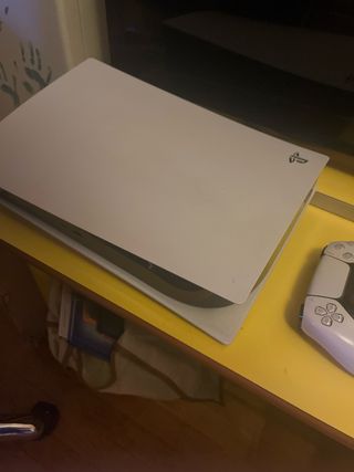 Playstation 5 con Mando y Cables