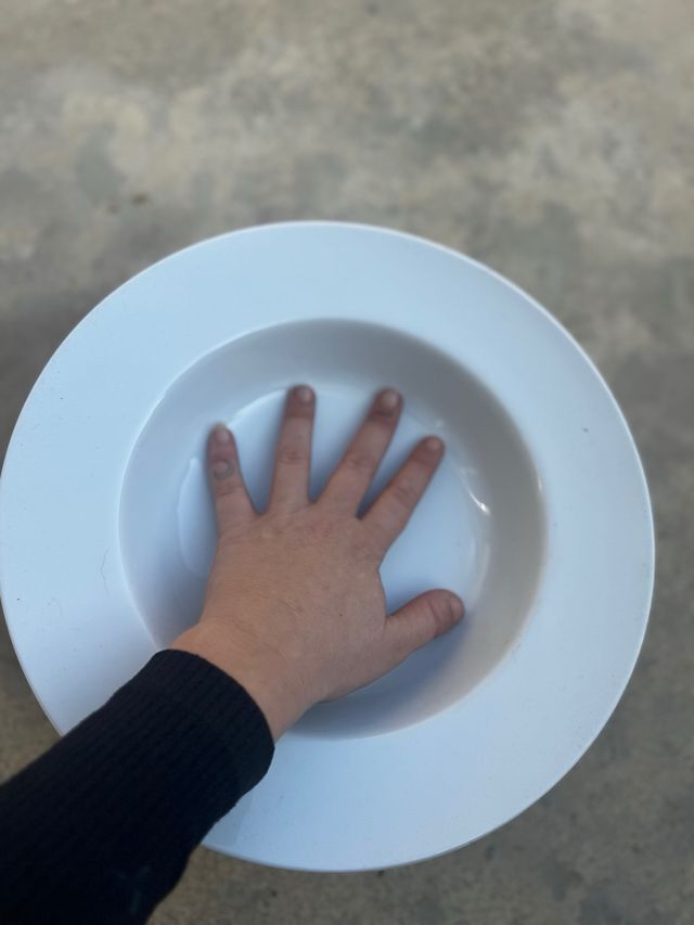 Vajilla de cerámica blanca y gris