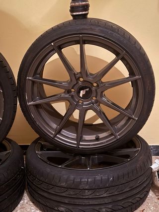 Llantas 215/35/18 con sus tornillos