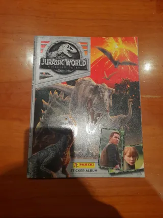 Álbum Jurassic World El Reino Caído + repetidos