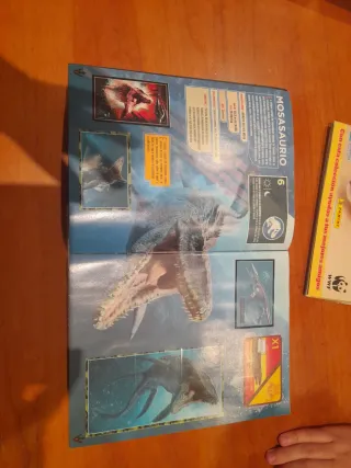 Álbum Jurassic World El Reino Caído + repetidos
