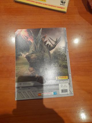 Álbum Jurassic World El Reino Caído + repetidos