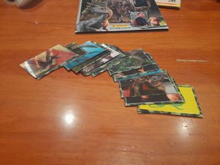 Álbum Jurassic World El Reino Caído + repetidos