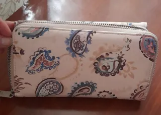 Billetera con estampada.
