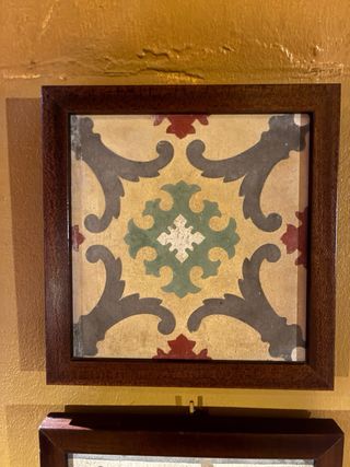 Azulejos hidráulicos enmarcados