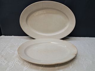 DOS BANDEJAS BLANCAS ANTIGUAS