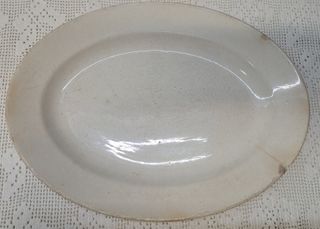 DOS BANDEJAS BLANCAS ANTIGUAS