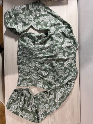 Blusa Stradivarius verde estampada talla M