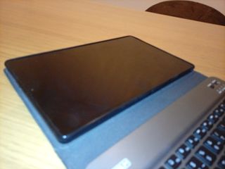 Tablet Lenovo TB-X306F con funda y teclado