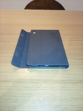 Tablet Lenovo TB-X306F con funda y teclado