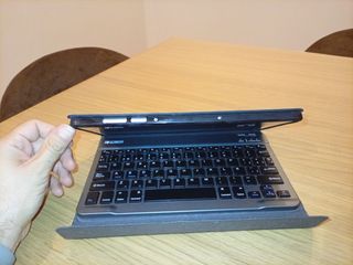 Tablet Lenovo TB-X306F con funda y teclado