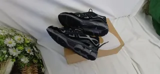 Zapatillas Asics Negras y Grises Nuevas