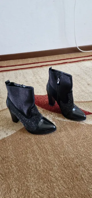 Stivaletti neri donna con tacco