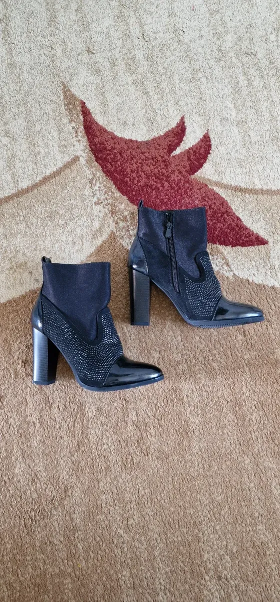 Stivaletti neri donna con tacco