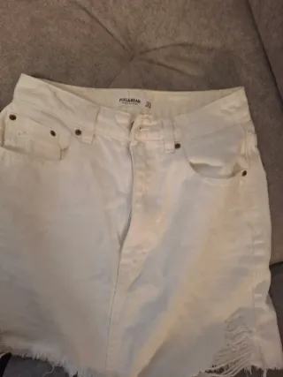 Falda mini Pull&Bear blanca desgastada
