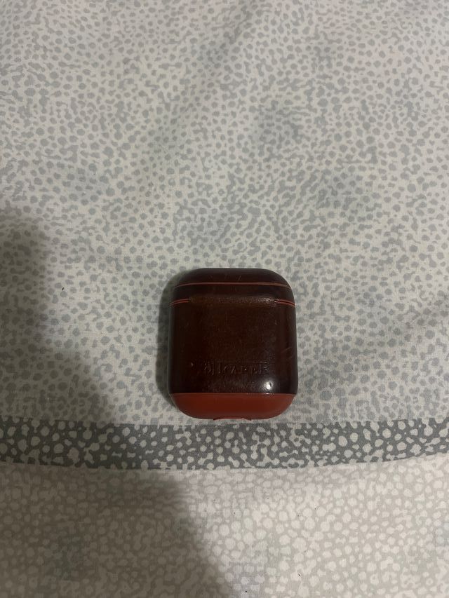 AIRPODS 2a generazione funzionanti + Cover