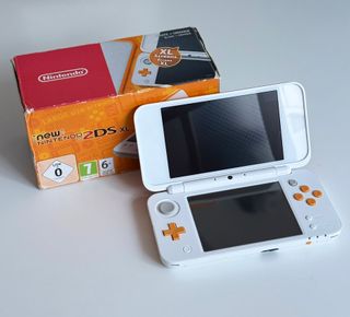 Nintendo New 2DS XL Blanca y Naranja - Como Nueva