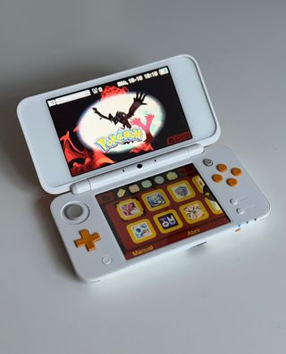 Nintendo New 2DS XL Blanca y Naranja - Como Nueva