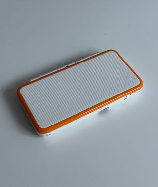Nintendo New 2DS XL Blanca y Naranja - Como Nueva