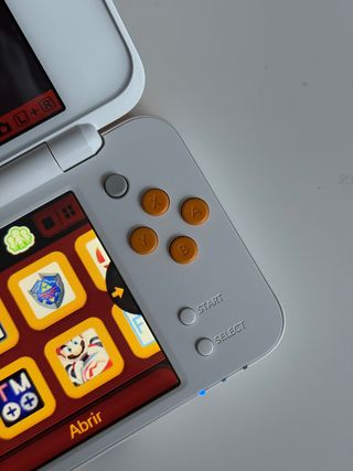 Nintendo New 2DS XL Blanca y Naranja - Como Nueva
