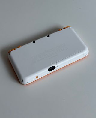 Nintendo New 2DS XL Blanca y Naranja - Como Nueva