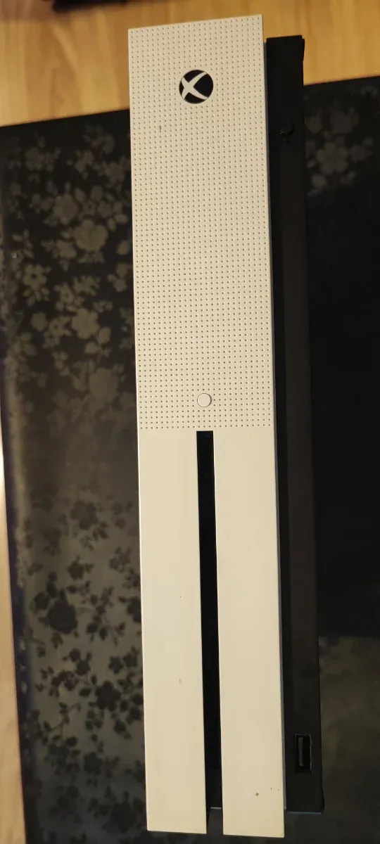 Xbox One S 500GB + 9 Juegos