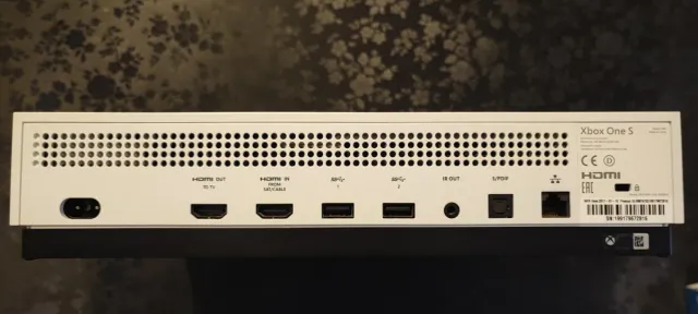 Xbox One S 500GB + 9 Juegos