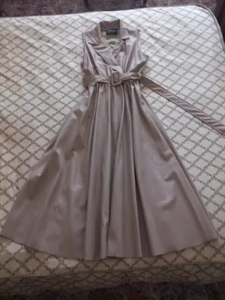 Vestido de piel sintética beige