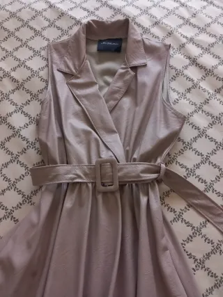 Vestido de piel sintética beige