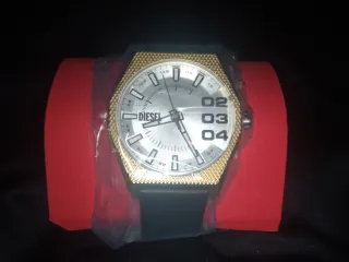 Reloj Diesel Dorado y Plateado