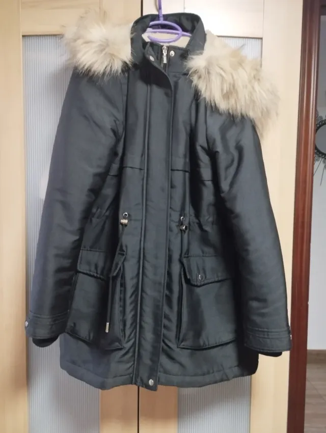 Abrigo negro  con capucha