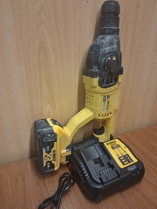 Martillo Dewalt DCH033