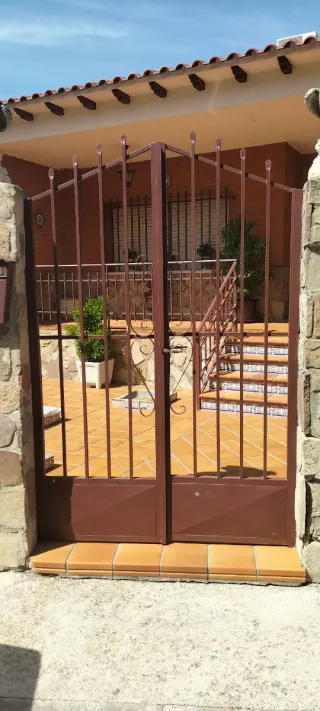 Conjunto rejas y puerta hierro