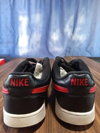 Zapatillas Nike Negras y Rojas