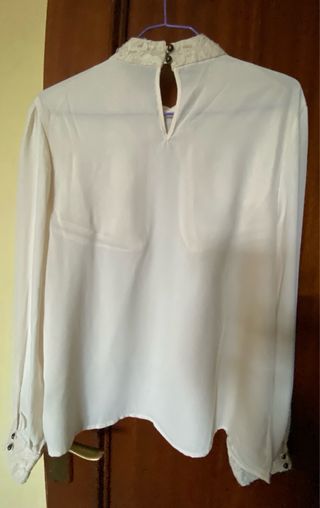 Blusa romántica blanca de Charlotte Russe Talla L