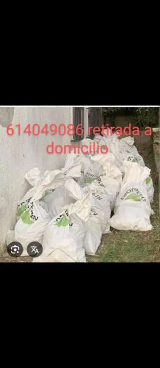 Sacos de escombros se retira