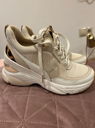 Zapatillas Michael Kors Beige y Doradas