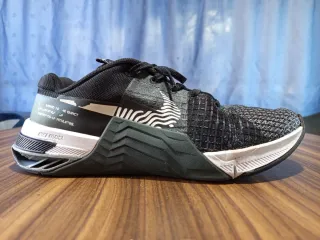 Zapatillas Nike Metcon 8 Negras y Blancas