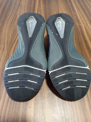 Zapatillas Nike Metcon 8 Negras y Blancas