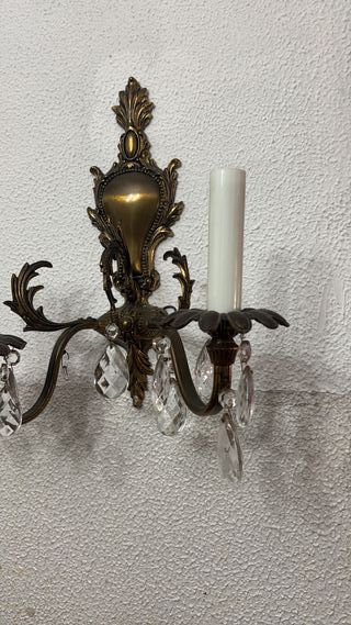 Lámpara de pared dorada con cristales