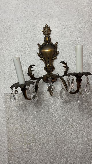 Lámpara de pared dorada con cristales
