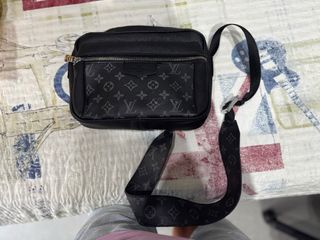Riñonera Louis Vuitton Negra y Gris