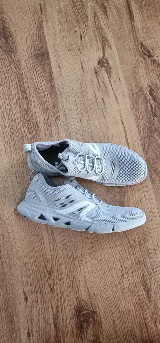 Scarpe uomo grigie e bianche