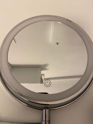 Espejo de pared con luz integrada 