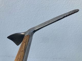 Piolet de madera antiguo