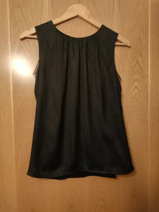 Camiseta negra sin mangas