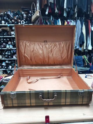 Maleta de viaje vintage a cuadros