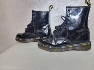 Dr. Martens nere lucide stivali