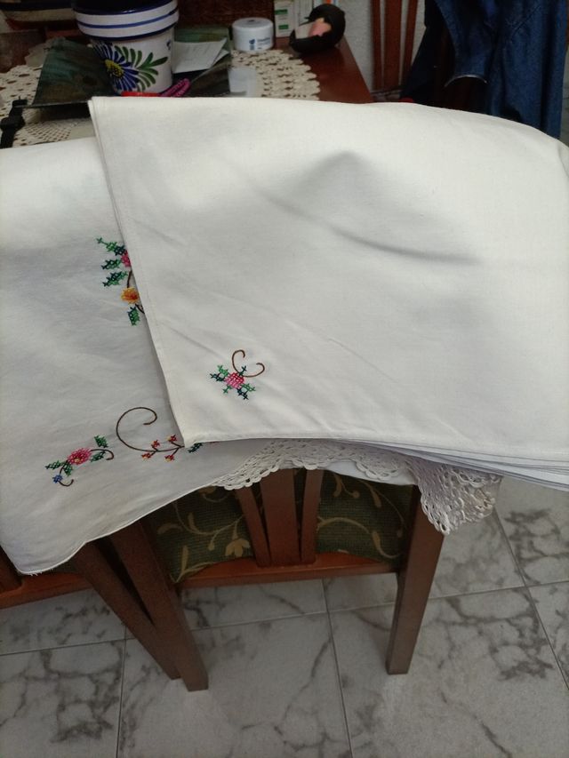 Mantel comedor bordado a mano